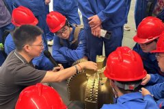 为精准“”学生就业 西南石油大组团赴企“充电